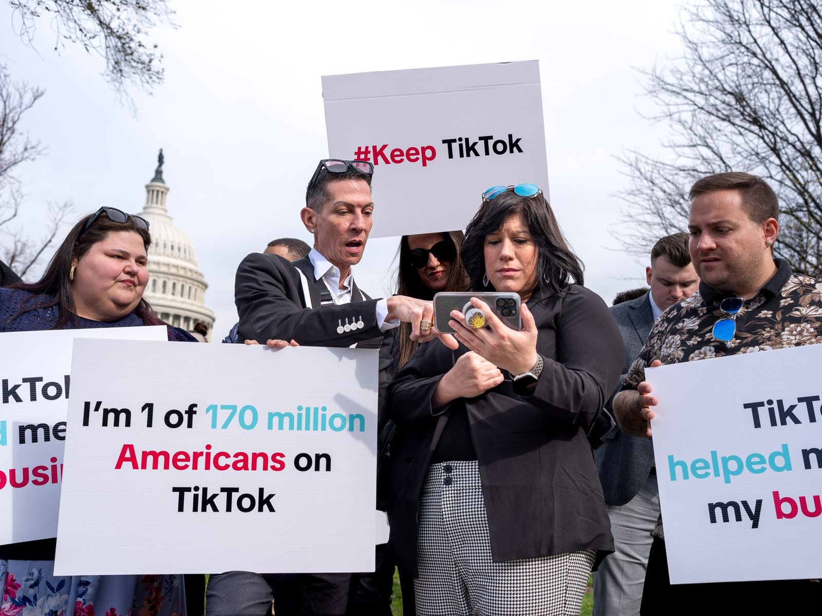 Trump diz que pode cortar as tarifas da China para garantir o acordo Tiktok | Donald Trump News