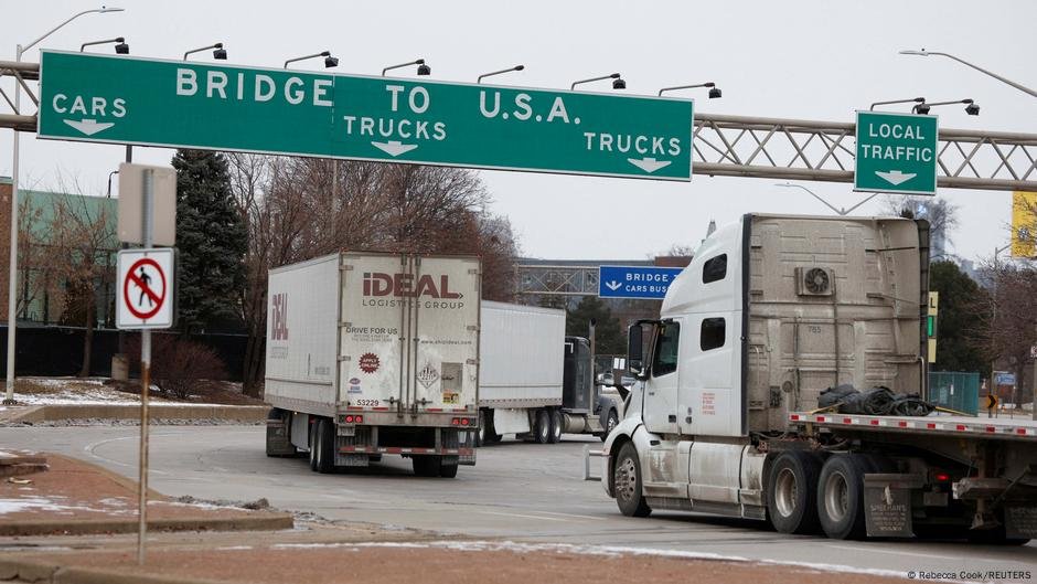 Trump poderia enfraquecer o dólar para conter o déficit comercial recorde? - DW - 20/03/2025