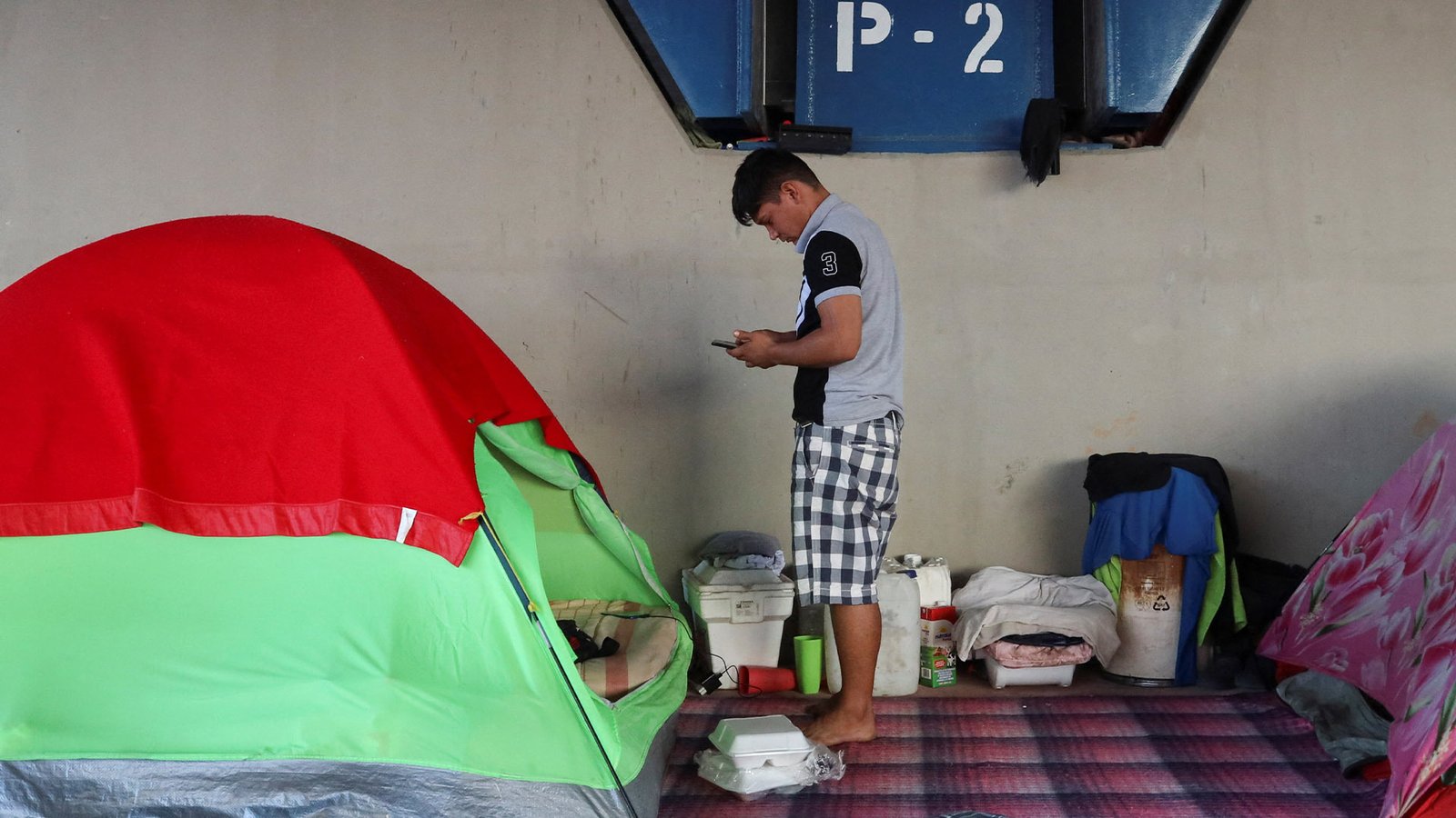 Trump revela o novo aplicativo de 'auto-deportação'