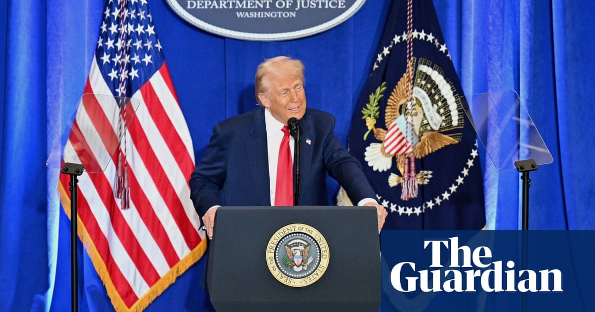 Trump se deda de fúria sobre seus casos criminais em discurso extraordinário no DOJ | Donald Trump