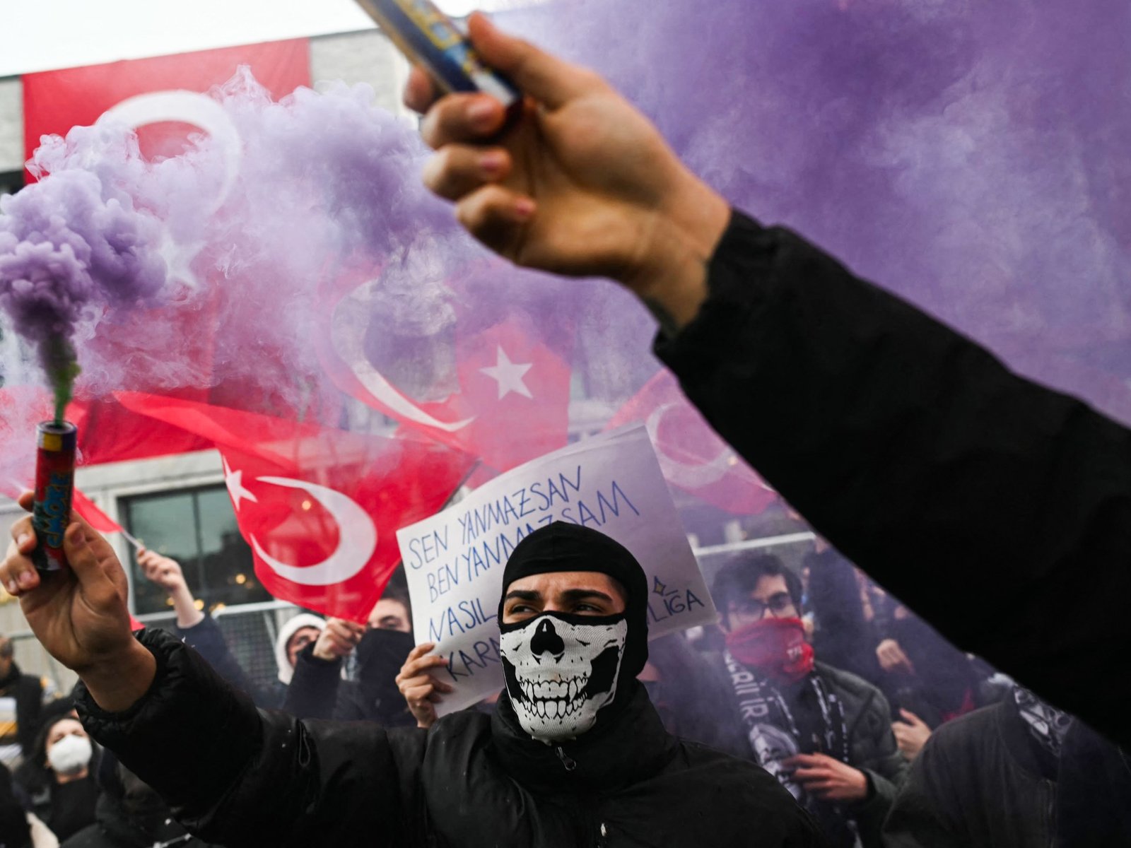 Turkiye detém mais de 1.100, pois Erdogan culpa a oposição do "mal" por protestos | Notícias de protestos
