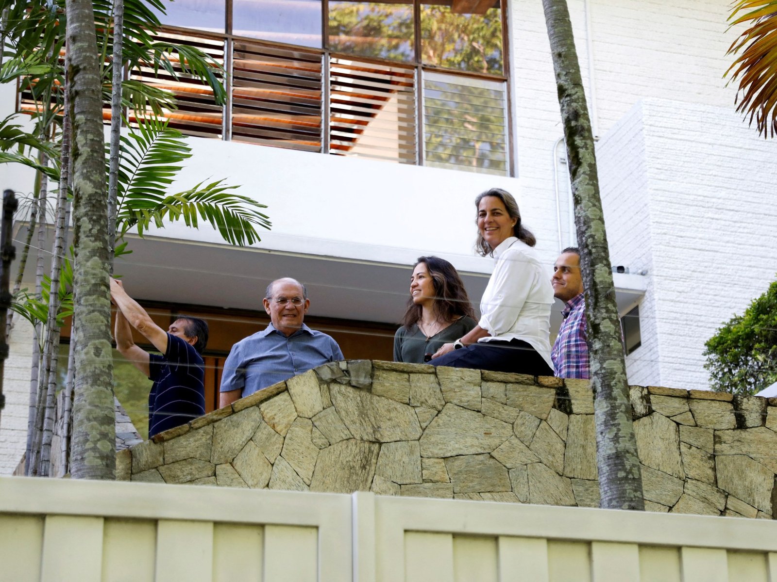 Um ano sob cerco: conheça os líderes venezuelanos presos em uma embaixada | Notícias de direitos humanos