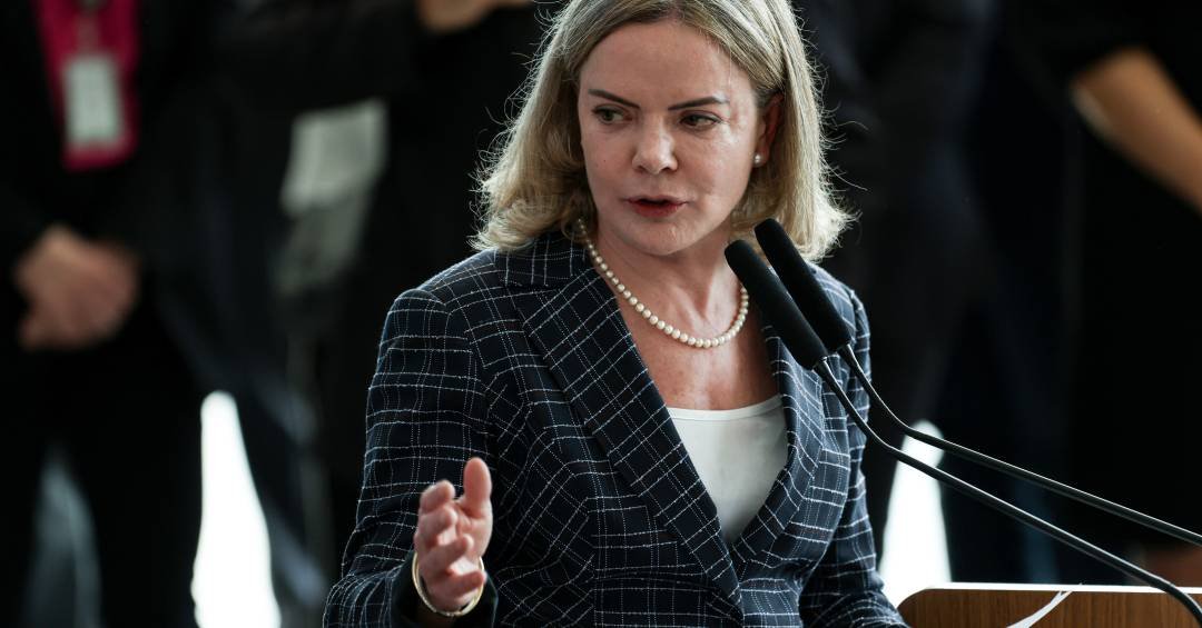 Um cacique petista, o discurso de Gleisi no Planal...