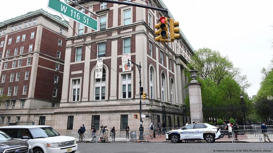 Universidade de Columbia para alterar as políticas sob pressão de Trump - DW - 21/03/2025