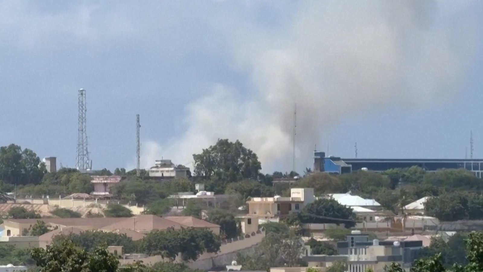 VÍDEO: A explosão perto da residência do presidente da Somália como comboio oficial passa | Infraestrutura