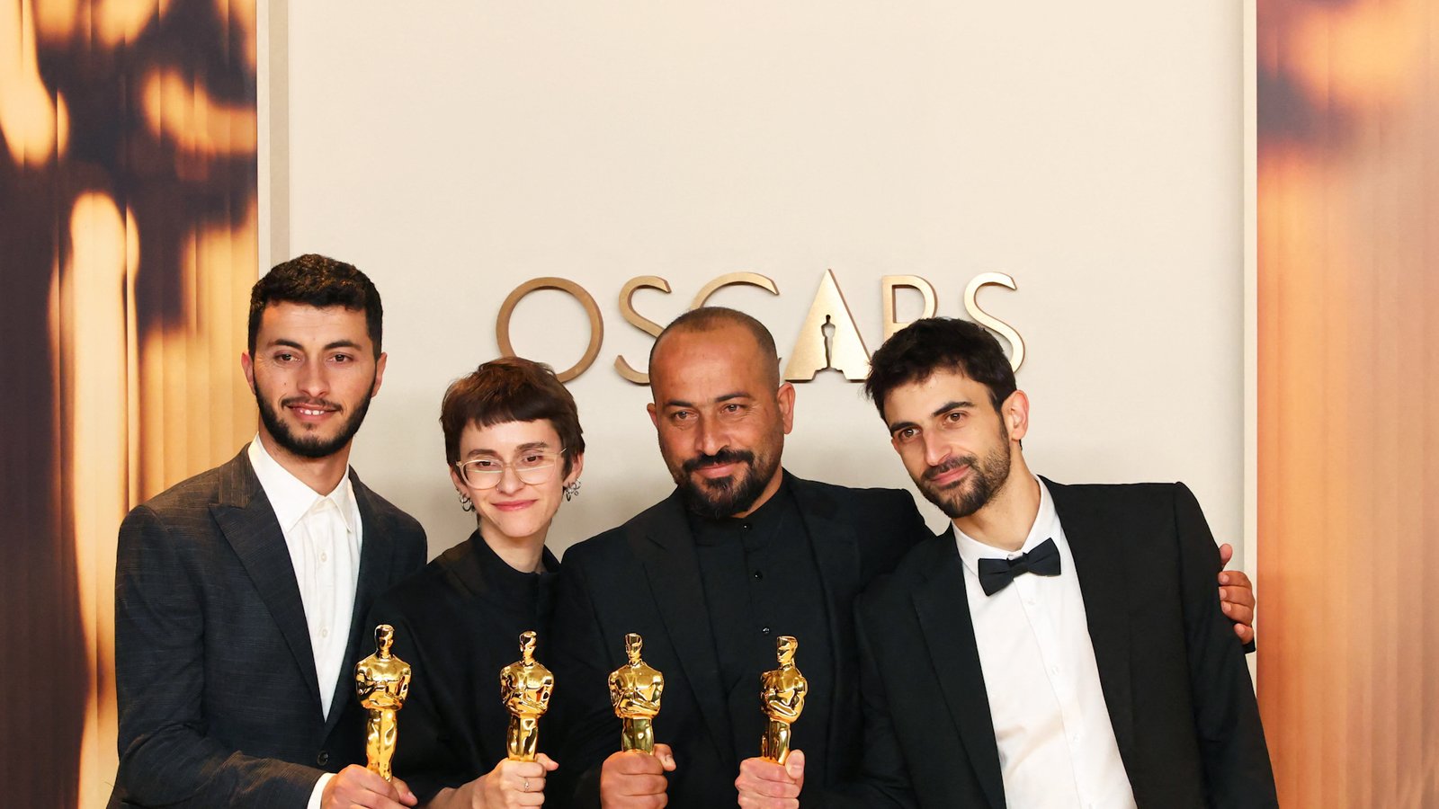 VÍDEO: Co-diretor de nenhuma outra terra atacada por colonos israelenses e detida