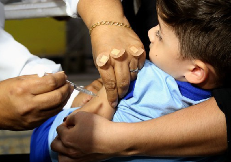 Clientes e amigo, numa corrente do bem, se unem para ajudar a reconstruir uma hamburgueria, atingida por um incêndio em Fortaleza, no CE. - Foto: EMIC Burger
