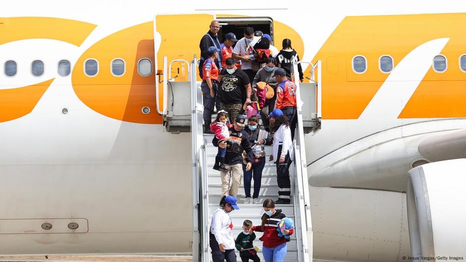 Venezuela concorda nos vôos de repatriação dos EUA após a linha - DW - 23/03/2025