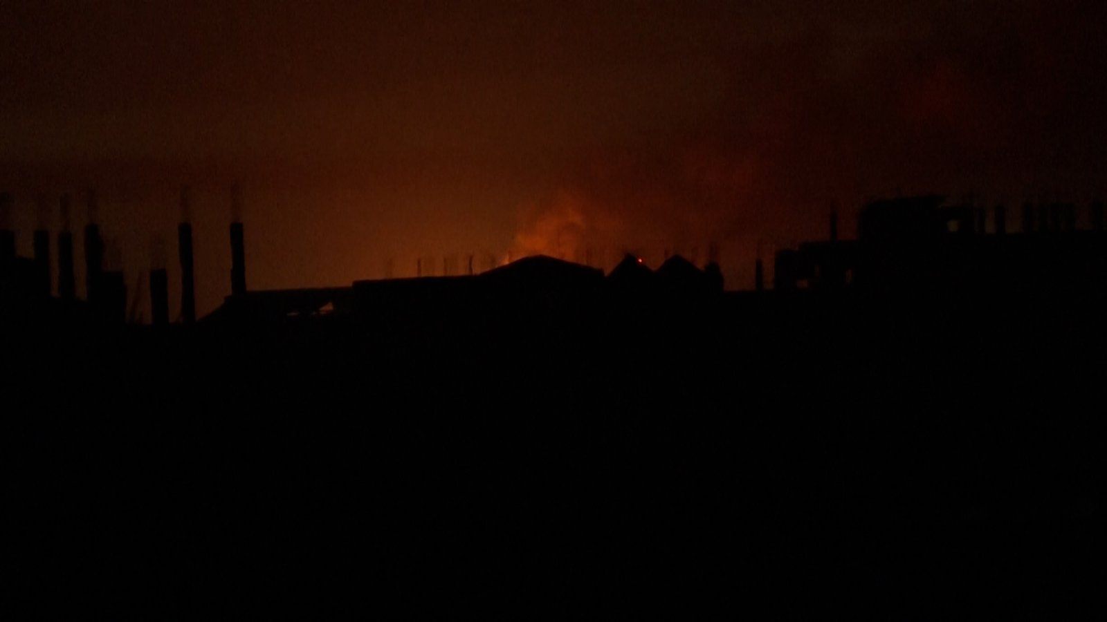 Vídeo: Medo de guerra retornando enquanto Israel retoma os ataques aéreos de Gaza