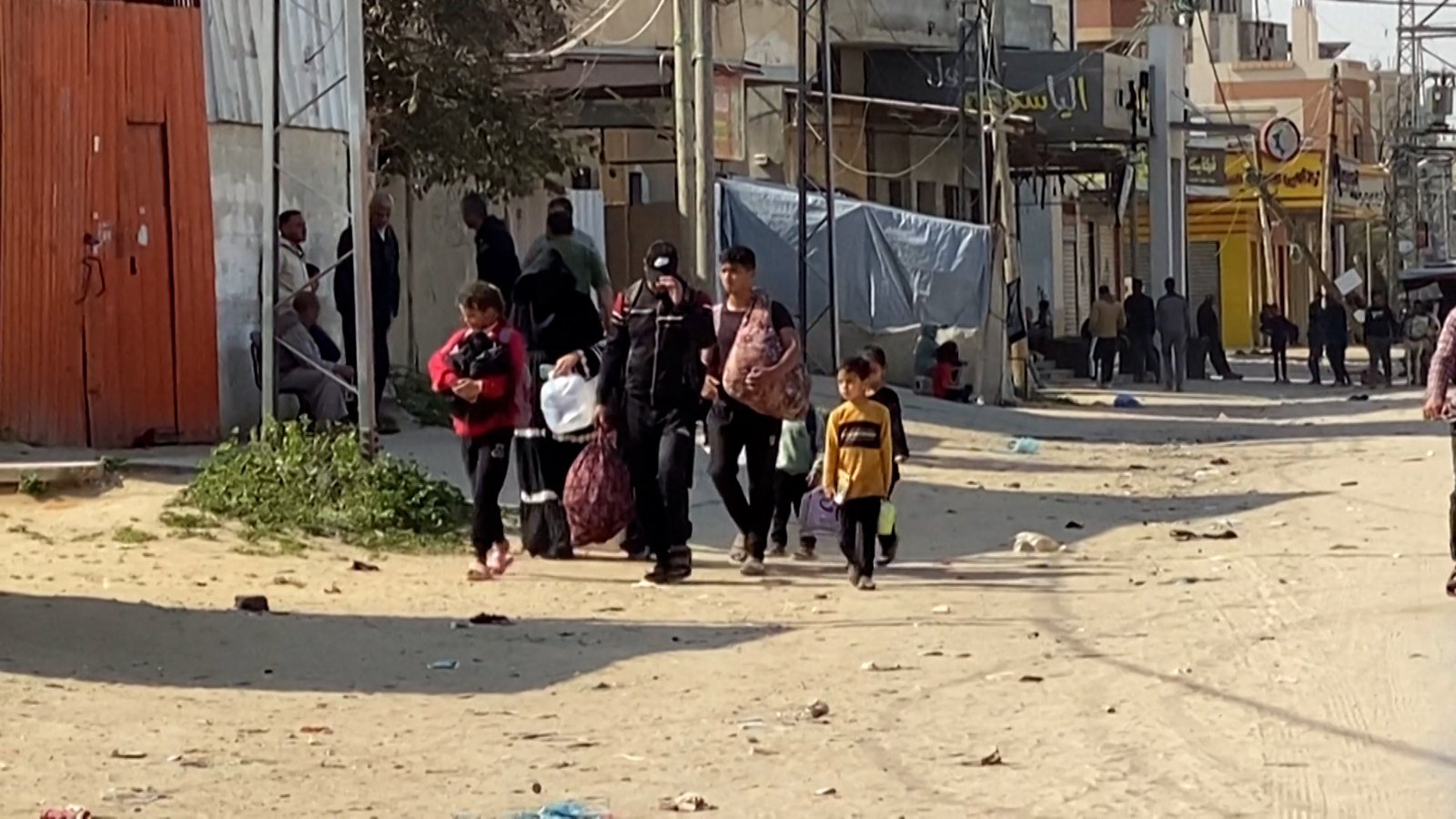 Vídeo: Os palestinos fogem quando ataques israelenses retomam em Gaza | Gaza