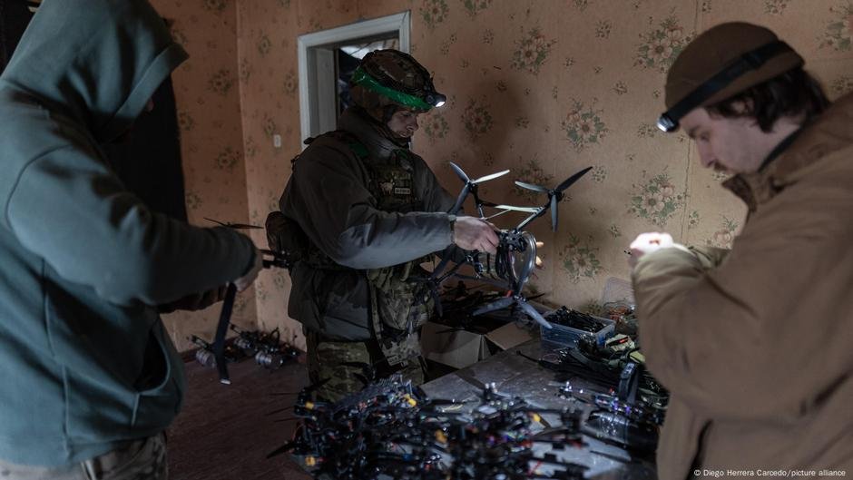 Zelenksyy diz um trabalho 'intenso' em andamento conosco - DW - 08/03/2025