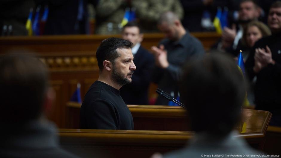 Zelenskyy diz que as negociações de paz nos incluirão - DW - 03/03/2025