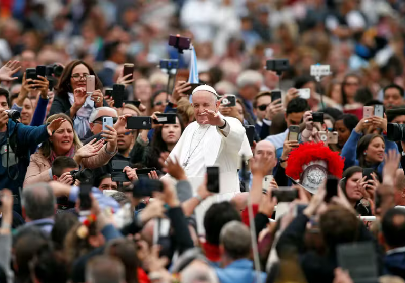 O Papa Francisco será lembrando para sempre como o Papa da Paz, diz Varticano. - Foto: Dimitar Dilkoff/AFP
