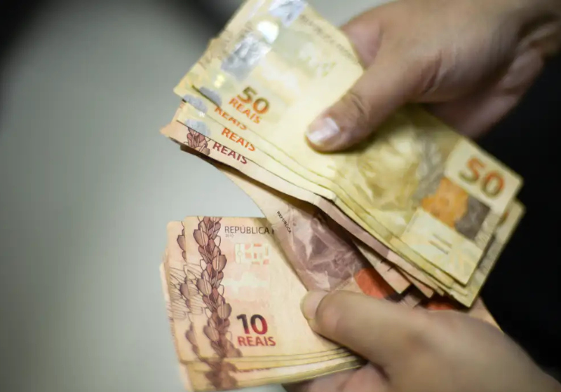 Depois de ser impedido de assistir o show da banda favorita dele no SC, esse jovem autista ganhou um vídeo especial. - Foto: Arquivo pessoal/Divulgação/ND