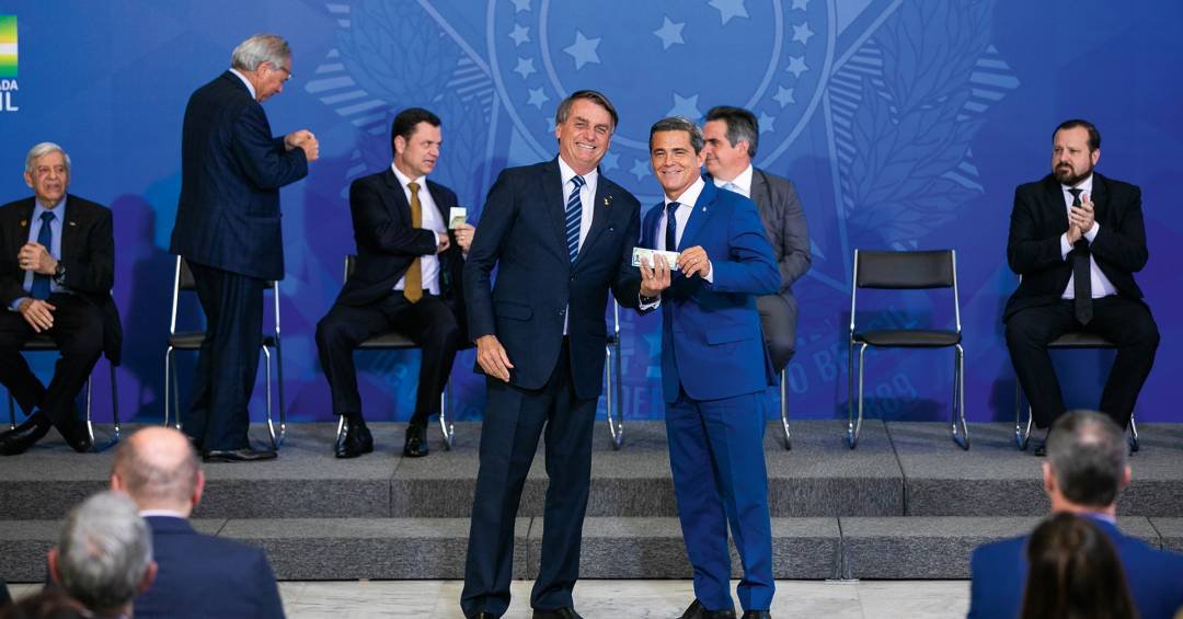 Aliados vão para o cadafalso, e Bolsonaro segue te...