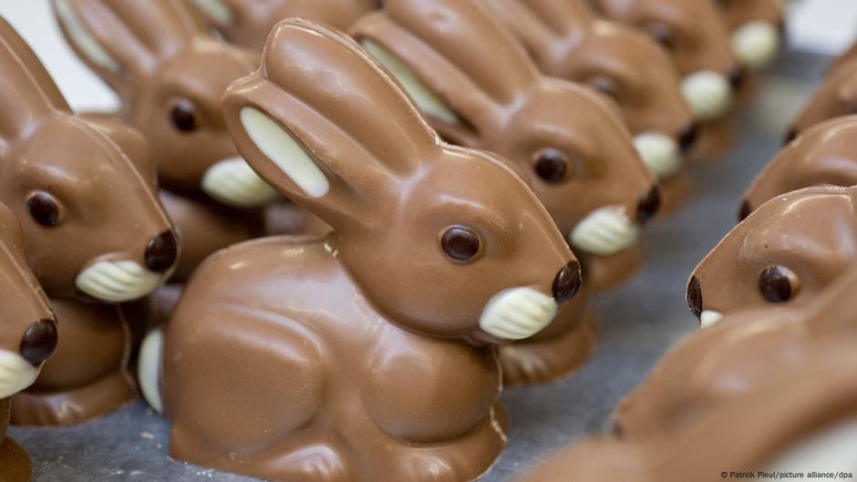 Altos preços globais de cacau dificultam a saída da coelhinha da Páscoa - DW - 11/11/2025
