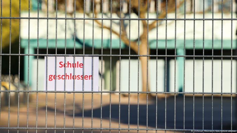 As escolas fecharam sobre ameaças à direita extremistas - DW - 04/04/2025