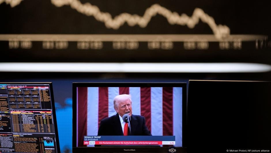 As tarifas de Trump desencadeiam o alarme sobre a recessão iminente - DW - 04/04/2025