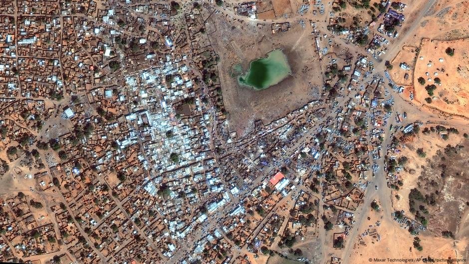 Ataques mortais da RSF a acampamentos de fome de Darfur-DW-12/04/2025