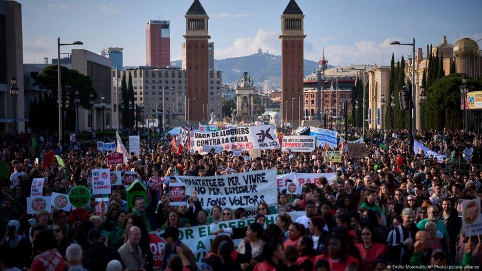 Dezenas de milhares de protestos em todo o país em todo o país - DW - 04/04/2025