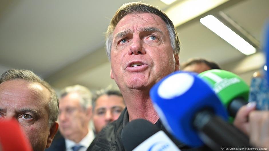 Jair Brasil Bolsonaro hospitalizado com dor abdominal - DW - 04/11/2025