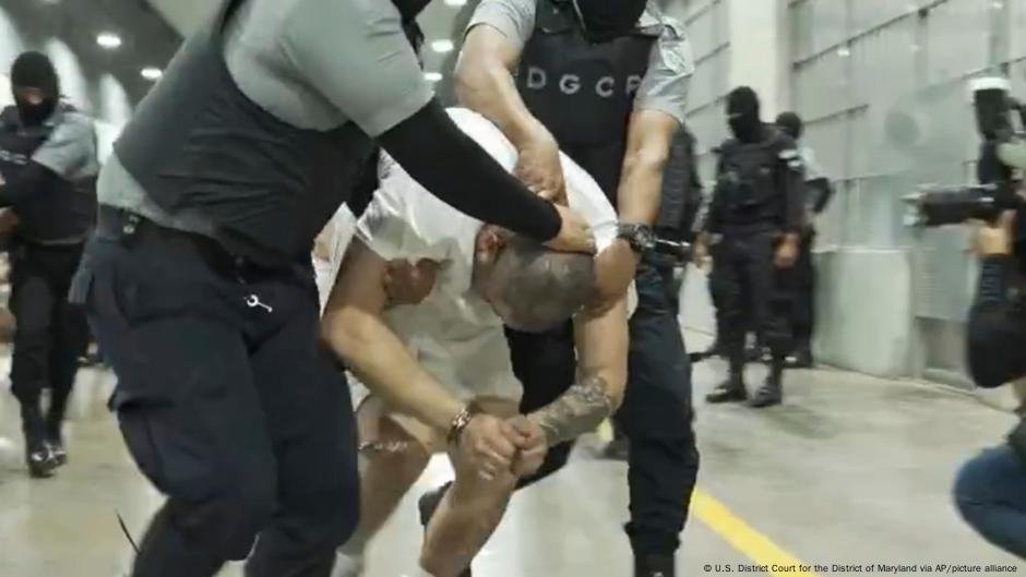 Juiz dos EUA Ordens de retorno do homem deportado para El Salvador - DW - 05/04/2025