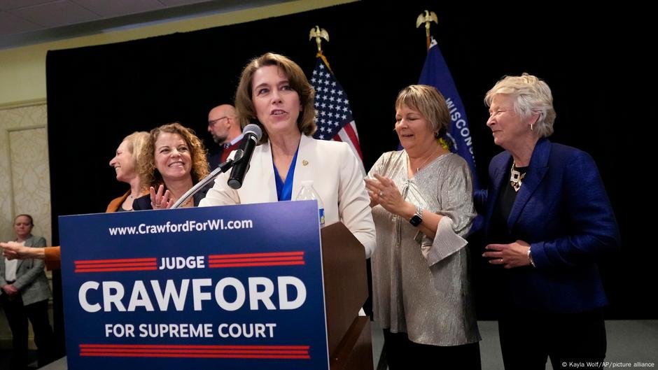 Liberal vence a corrida do Tribunal de Wisconsin em golpe para Trump, Musk - DW - 04/04/2025