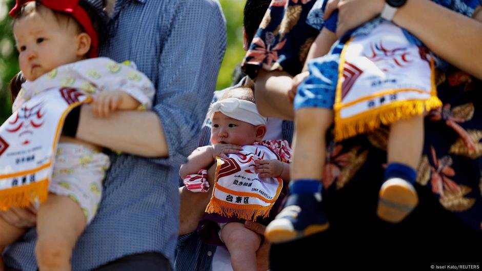 O Japão vê uma queda recorde na população - DW - 14/04/2025