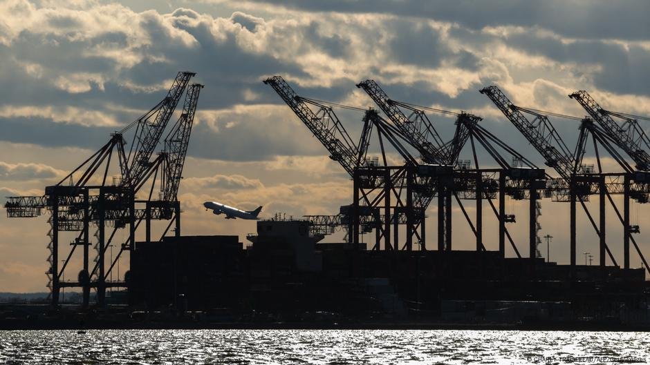 O que é uma guerra comercial e qual o tamanho da US-China? - DW - 04/04/2025