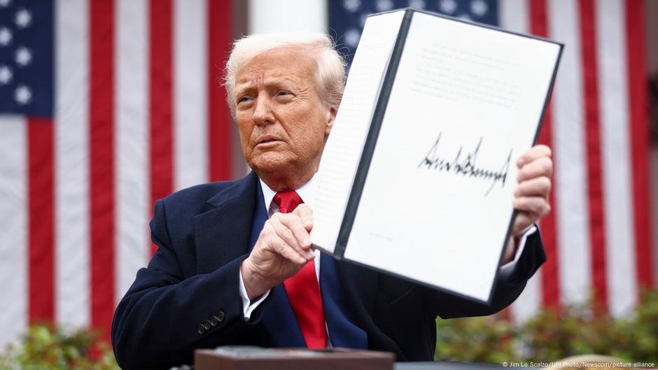 O que está realmente por trás das tarifas 'recíprocas' de Trump? - DW - 04/08/2025