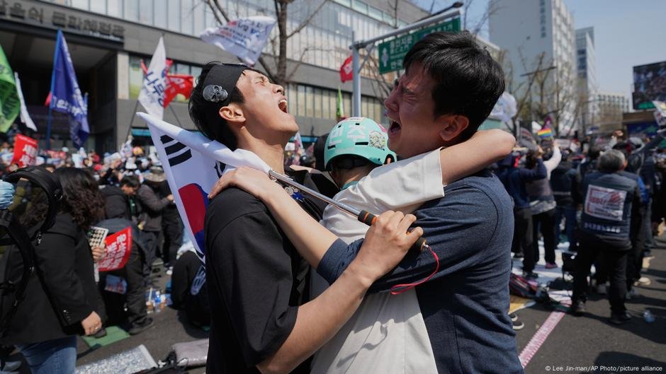 O que vem a seguir para a Coréia do Sul após a remoção de Yoon? - DW - 04/04/2025