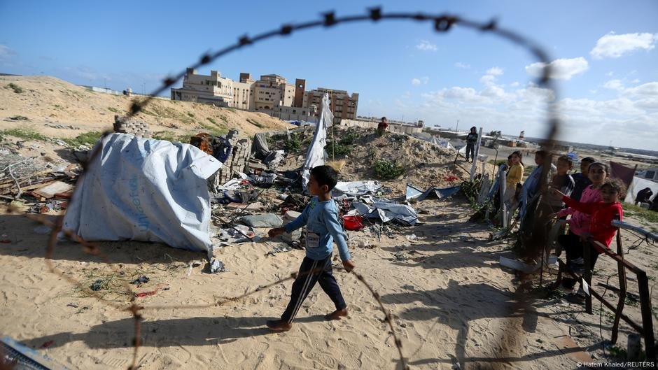 Os palestinos carregam o peso do pacote de Israel - DW - 04/03/2025