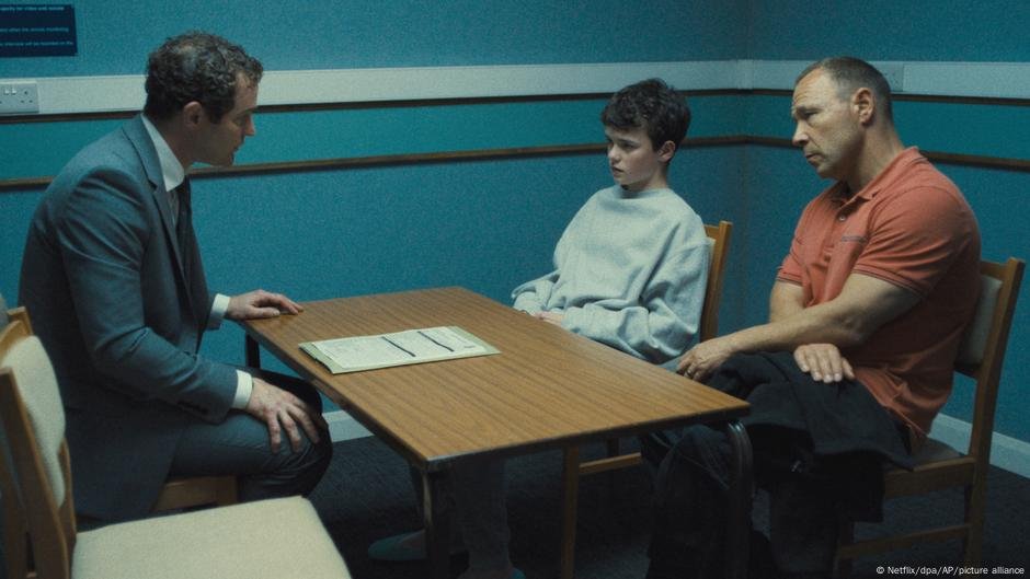 Os proibições de smartphone são suficientes? - DW - 04/03/2025