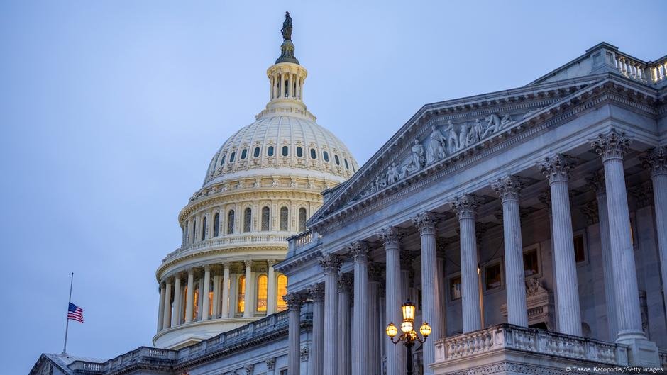 Os republicanos do Senado dos EUA aprovam o imposto sobre Trump, cortes de gastos - DW - 04/04/2025