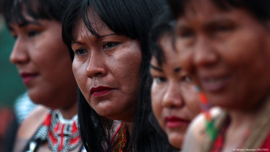 Pessoas indígenas exigem proteção dos direitos - DW - 11/11/2025