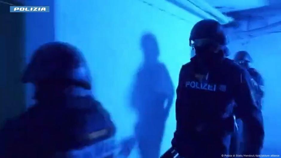 Policial alemão realizado sobre golpe de comida gourmet em ataques de máfia - DW - 04/04/2025