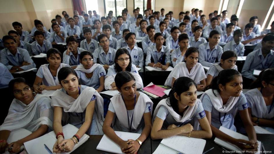 Por que as principais universidades tecnológicas da Índia não podem sacudir o viés de castas - DW - 04/04/2025