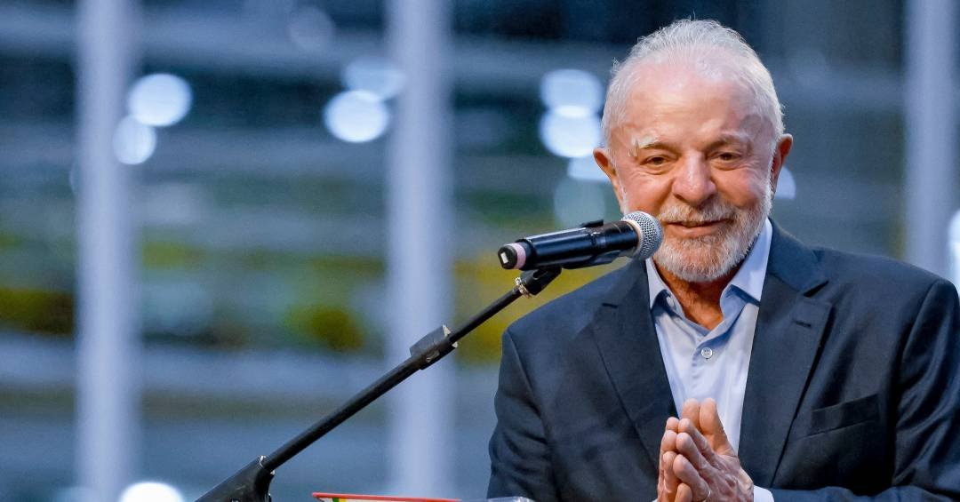 Rejeição de Lula cai e presidente volta a ter sua...