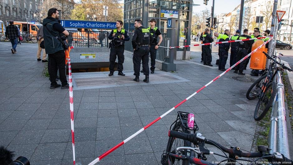 Suspeito morre de lesões - DW - 13/04/2025