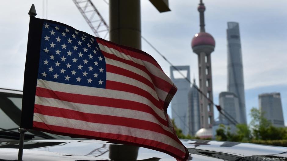 Trump mantém pressão tarifária sobre a China, a UE dá uma pausa - DW - 04/10/2025