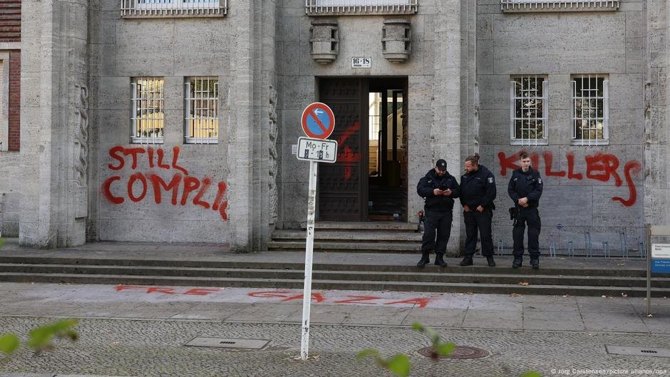 UE, cidadãos dos EUA enfrentam deportação da Alemanha - DW - 04/04/2025