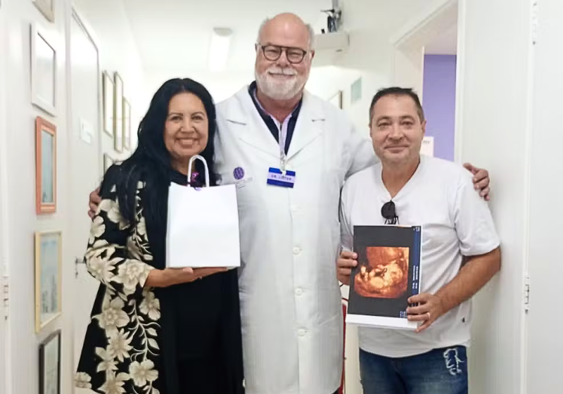 Esse bilhete, escrito à mão e de forma nervosa, colocado na mochila do filho, de 5 anos, salva a vida de uma mulher, vítima de violência doméstica e cárcere privado, no interior de São Paulo. Foto: Cruzeiro FM
