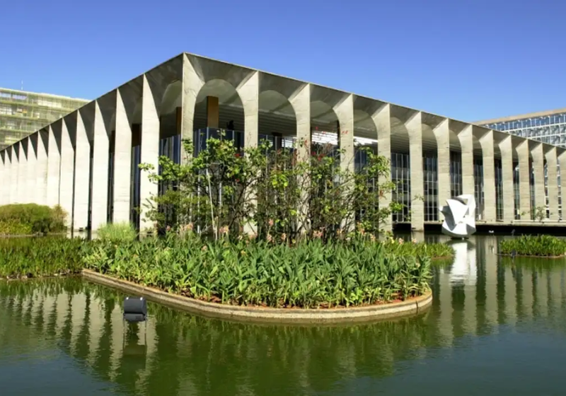 Com 17 anos, a garota de Guará (DF), foi aprovada em um concurso público. - Foto: Record Brasília