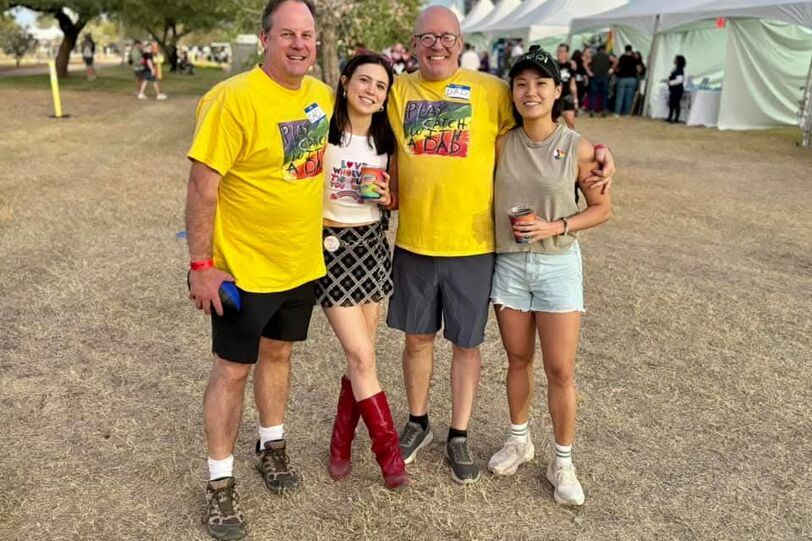 Os Backstreet Boys estrelaram um ensaio para a adoção de pets e posaram para fotos com bichinhos resgatados - Foto:SPCA