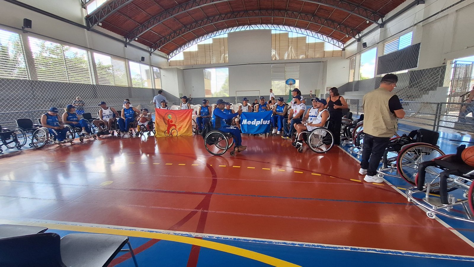 Ufac entrega 20 cadeiras de rodas para atletas paralímpicos — Universidade Federal do Acre
