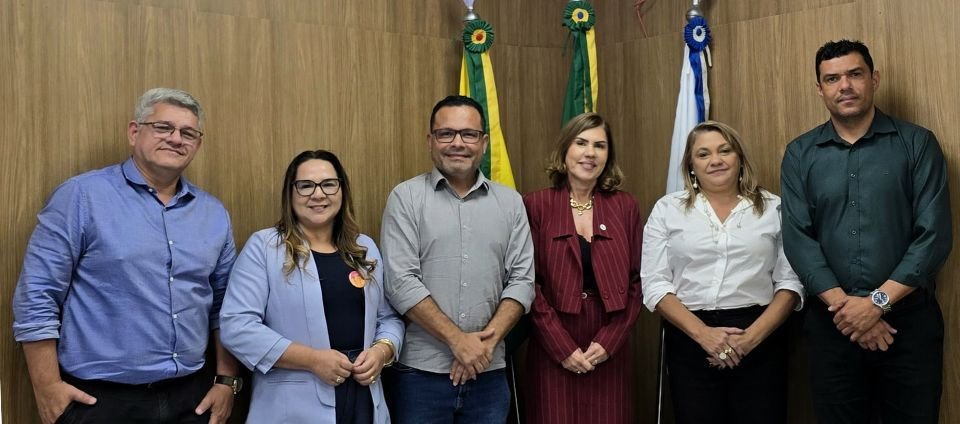 Ufac recebe deputado Tadeu Hassem e vereadores de Capixaba para tratar de cursos e transporte estudantil.jpg