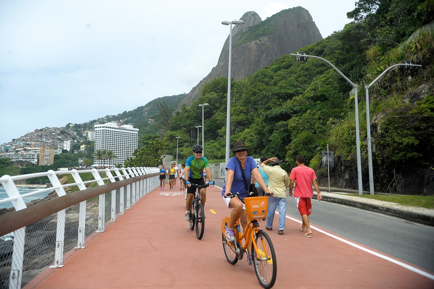 Multa para ciclistas? Entenda o que diz a lei e o que vale na prática