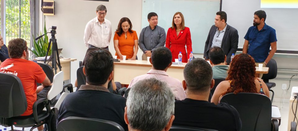Propeg realiza entrega de cartão pesquisador a professores da Ufac — Universidade Federal do Acre