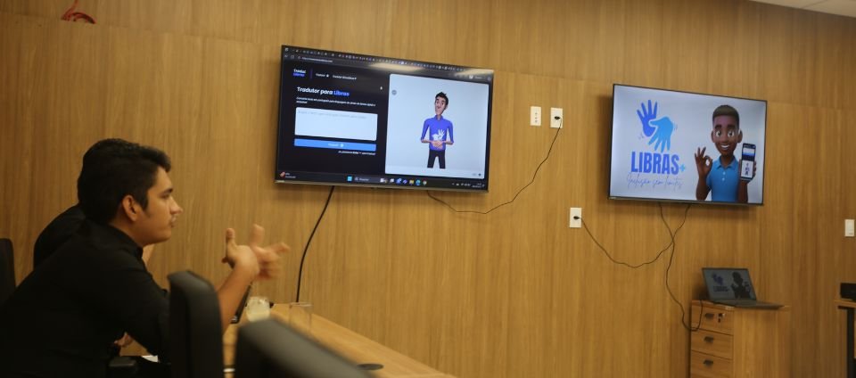 Reitora da Ufac se reúne com gestora de inovação do Sebrae.jpg