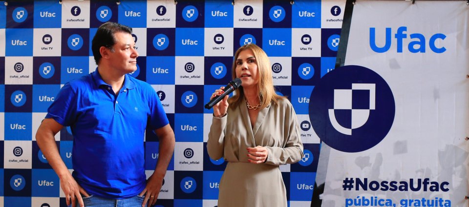 Ufac recebe 3 micro-ônibus por emenda do deputado Roberto Duarte — Universidade Federal do Acre
